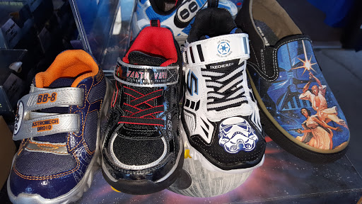 Shoe Store «SKECHERS Factory Outlet», reviews and photos, 350 N Dysart Rd, Goodyear, AZ 85338, USA