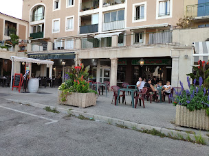 Photo n°6 de Le Buffet de Jo à Port-de-Bouc ()