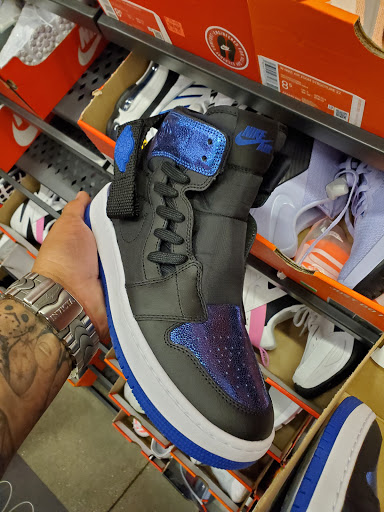 Sportswear Store «Nike East Los Angeles», reviews and photos, 4585 Whittier Blvd, East Los Angeles, CA 90022, USA