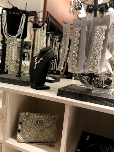 Fashion Accessories Store «Charming Charlie», reviews and photos, 5175 Deerfield Blvd, Mason, OH 45040, USA