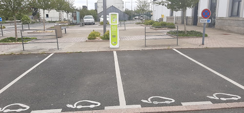 Borne de recharge de véhicules électriques Lannion-Trégor Communauté Charging Station Plouaret
