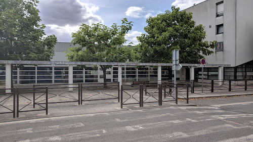 École Manureva à Saint-Pierre-du-Perray