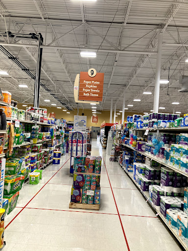 Supermarket «Giant Eagle Supermarket», reviews and photos, 21593 Lorain Rd, Fairview Park, OH 44126, USA