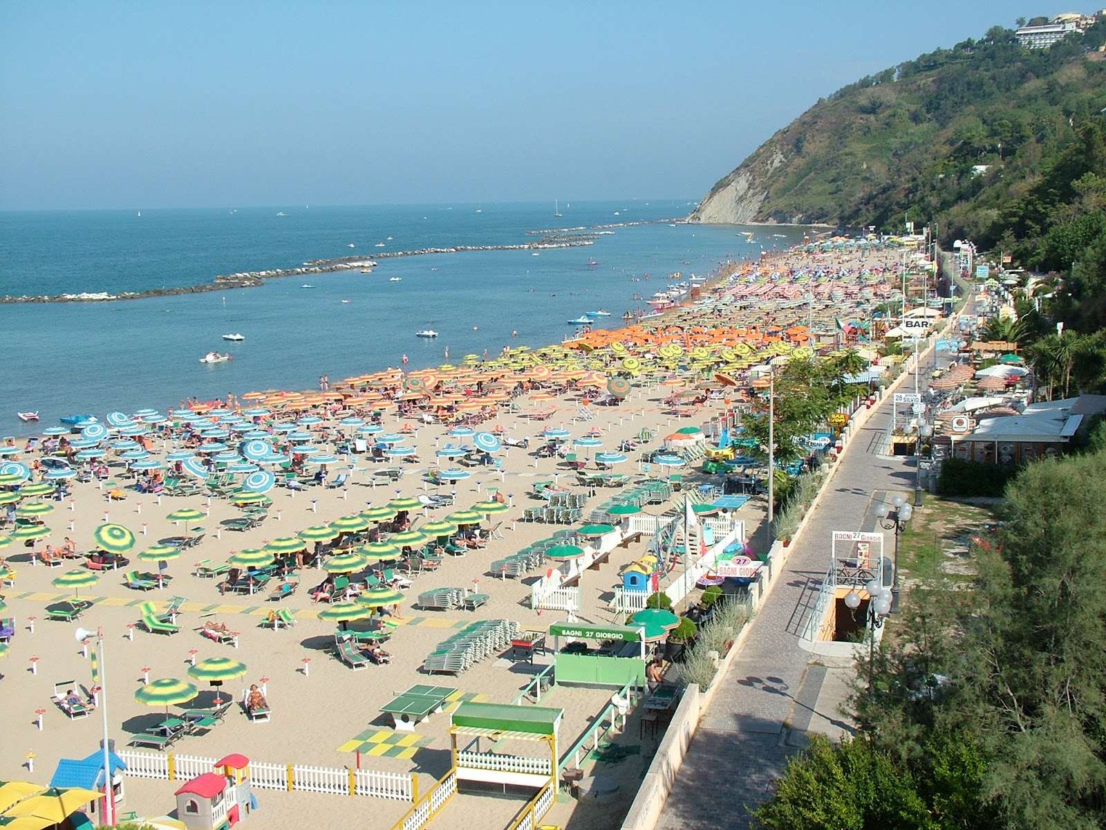 Foto di Spiaggia Gabicce Mare - raccomandato per i viaggiatori in famiglia con bambini