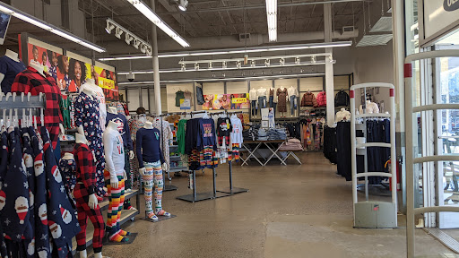 Clothing Store «Old Navy», reviews and photos, 1459 New Britain Ave, West Hartford, CT 06110, USA