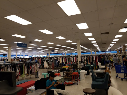 Clothing Store «Ross Dress for Less», reviews and photos, 1990 S University Dr, Davie, FL 33324, USA