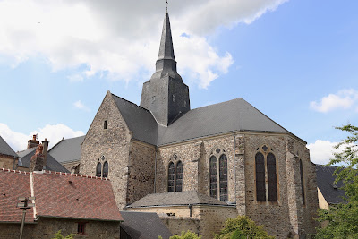 Église Sainte-Suzanne de Sainte-Suzanne 53270 à Sainte-Suzanne-et-Chammes