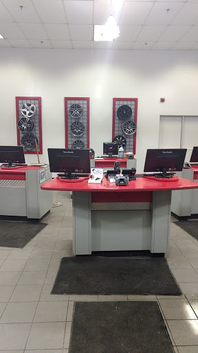 Tire Shop «Discount Tire Store - Joliet, IL», reviews and photos, 1719 W Jefferson St, Joliet, IL 60435, USA