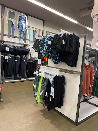 Clothing Store «Old Navy», reviews and photos, 3581 N Freeway Blvd, Sacramento, CA 95834, USA