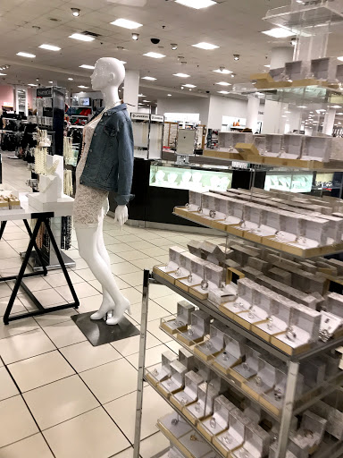 Shopping Mall «Westfield Old Orchard», reviews and photos, 4905 Old Orchard Shopping Center, Skokie, IL 60077, USA