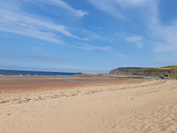 Photo de Plage de Skinningrove entouré de montagnes