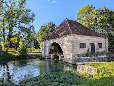 Lavoir de Voutenay-sur-Cure à Voutenay-sur-Cure