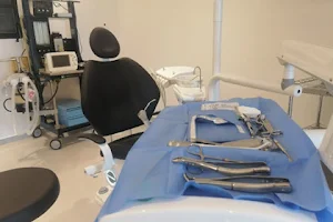 Cumbres Dental image