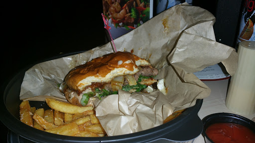 Movie Theater «AMC Dine-In Lakeshore 8», reviews and photos, 901 US Hwy 27 S #120, Sebring, FL 33870, USA