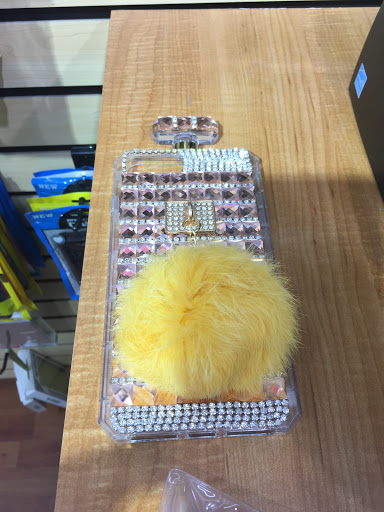 Cell Phone Store «SIMPLE MOBILE AND CELLPHONE REPAIR», reviews and photos, 1176 N State Road-7, Lauderhill, FL 33313, USA