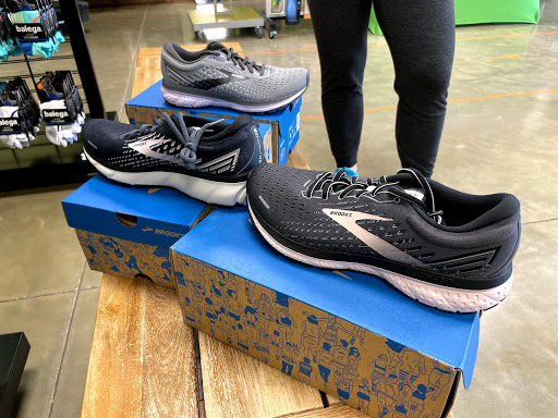 Running Store «Big Peach Running Co - Decatur», reviews and photos, 114 E Trinity Pl, Decatur, GA 30030, USA