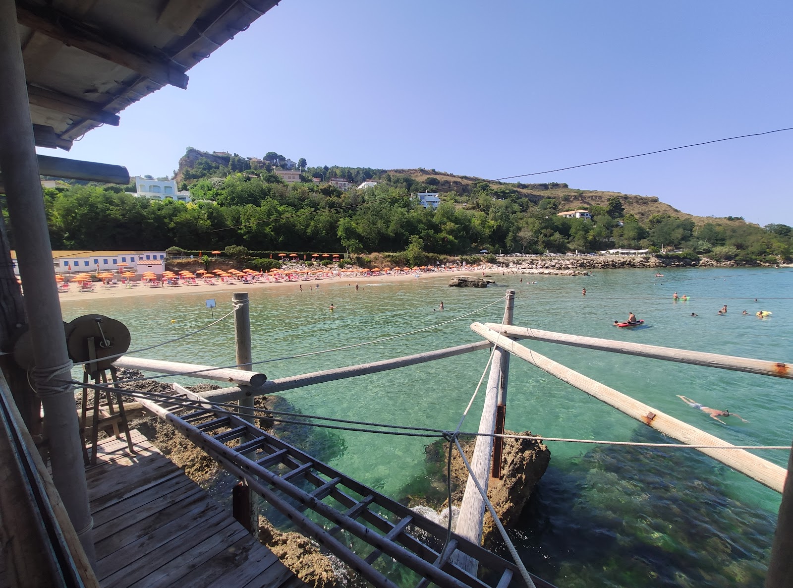 Foto van Spiaggia di Cavalluccio met helder zand oppervlakte