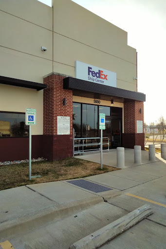 Shipping and Mailing Service «FedEx Ship Center», reviews and photos, 5000 Hanson Dr, Irving, TX 75038, USA