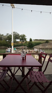 Atmosphère du Restaurant de fish and chips Les Frits de Mer à Le Château-d'Oléron - n°4