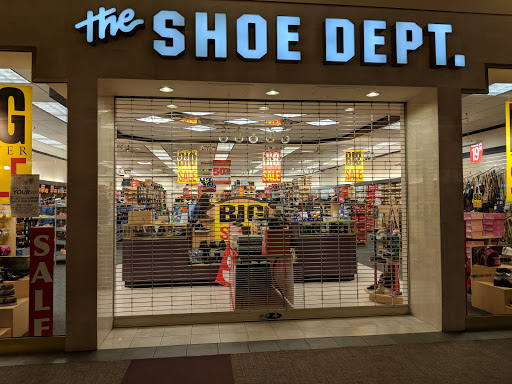 Shopping Mall «The Lakes Mall», reviews and photos, 5600 Harvey St, Muskegon, MI 49444, USA