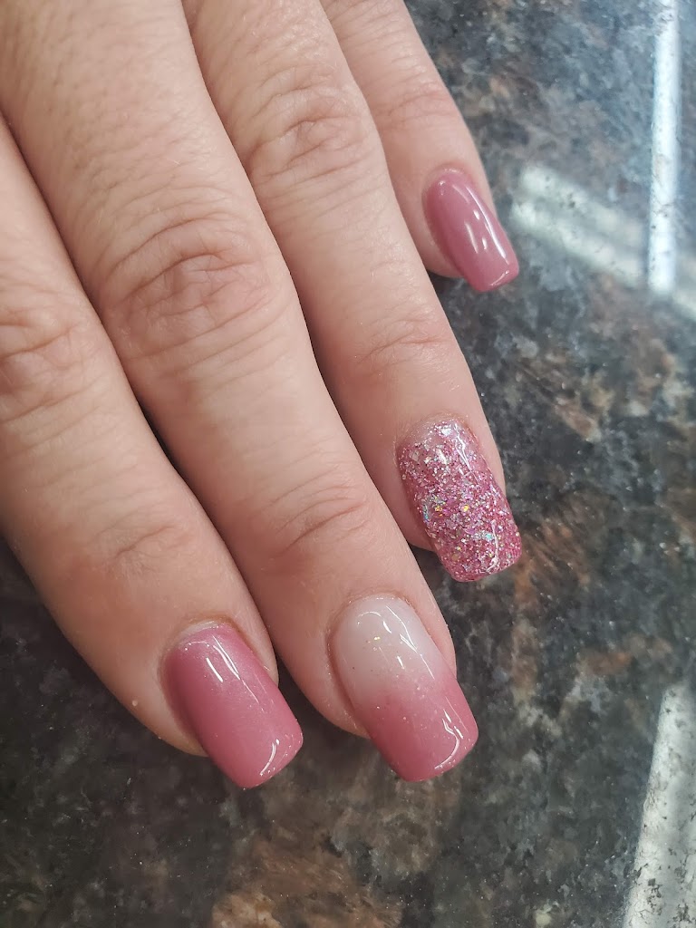 Deluxe Nail & Spa 61350