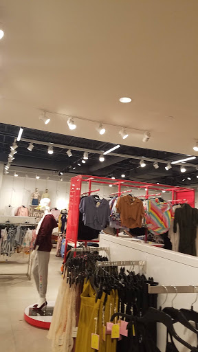 Clothing Store «F21 RED», reviews and photos, 2615 Medical Center Pkwy #2300, Murfreesboro, TN 37129, USA