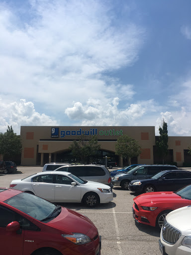 Thrift Store «Goodwill Outlet Center Bridgeton», reviews and photos, 5665 St.Louis Mills Blvd, Bridgeton, MO 63044, USA