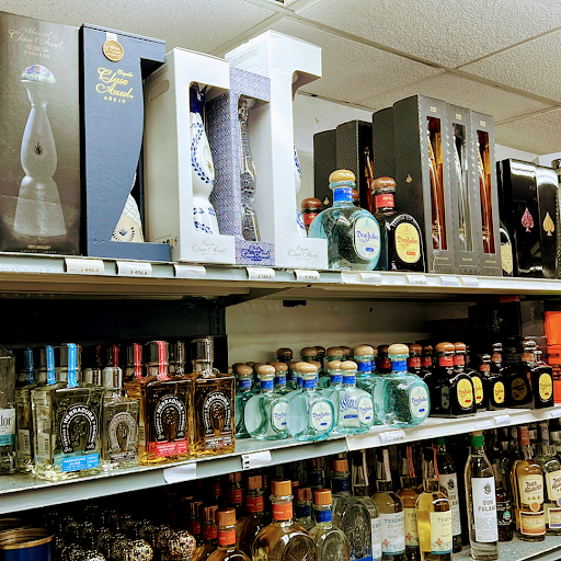 Liquor Store «D & M Liquor Store», reviews and photos, 595 Ralph David Abernathy Blvd, Atlanta, GA 30312, USA