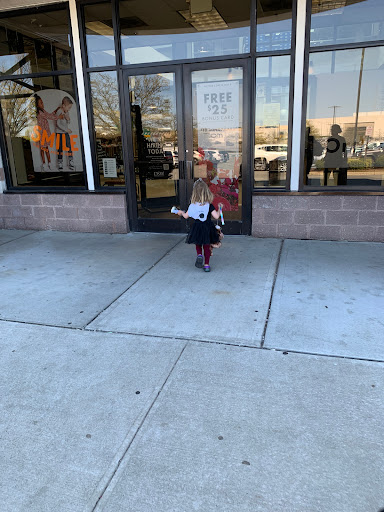 DSW Designer Shoe Warehouse, 60 NJ-17, Paramus, NJ 07652, USA, 