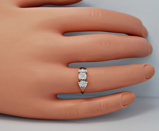 Jewelry Store «Gesner Estate Jewelry», reviews and photos, 1600 W Bay Dr, Largo, FL 33770, USA