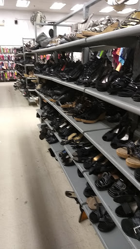 Thrift Store «Village Discount Outlet Store 08», reviews and photos, 3301 W Lawrence Ave, Chicago, IL 60625, USA