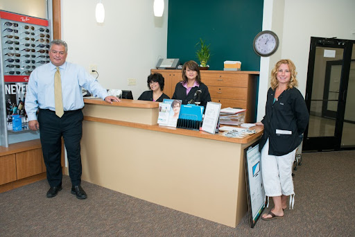 Eye Care Center «Pearle Vision - North Riverside», reviews and photos, 7222 W Cermak Rd, North Riverside, IL 60546, USA