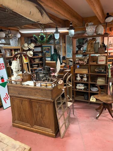 Authentique brocante antiquites à Carnac