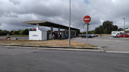 Station Esso à Saint-Sulpice-les-Feuilles