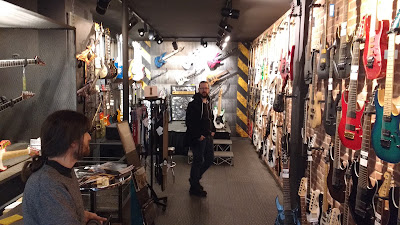Metal Guitar By Star's Music à Paris