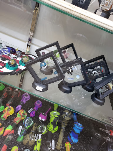 Tobacco Shop «Hazel Sky Smoke Shop San Pedro», reviews and photos, 7071 San Pedro Ave, San Antonio, TX 78216, USA