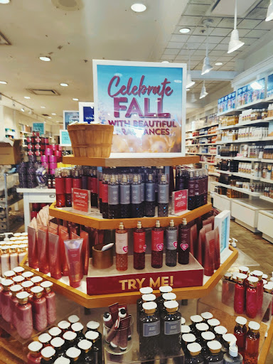 Beauty Supply Store «Bath & Body Works», reviews and photos, 26297 Hoover Rd, Warren, MI 48089, USA