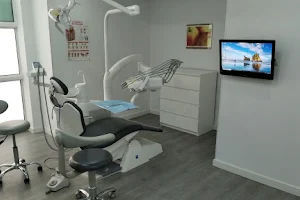 Clínica Dental SONRISA AMIGA / Dentista Alcala de Henares image