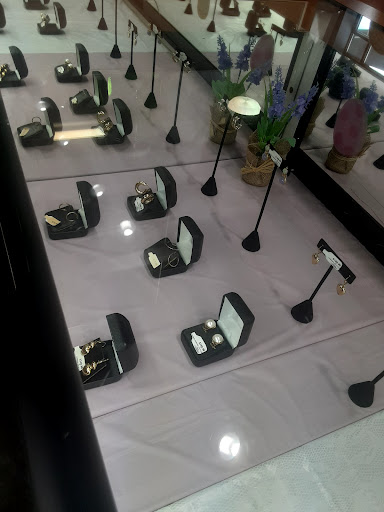 Pawn Shop «P&A Pawn And Gun», reviews and photos, 150 1st Ave E, Hendersonville, NC 28792, USA