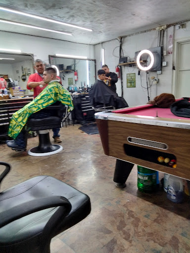 Barber Shop «Scissor Hands Barbershop», reviews and photos, 2420 W Clarendon Dr, Dallas, TX 75211, USA