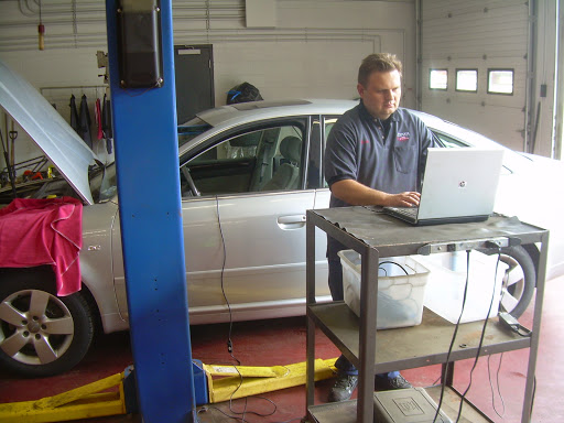 Auto Repair Shop «Tunxis Service Center», reviews and photos, 6 Park Pond Pl, Unionville, CT 06085, USA