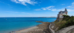 Plage de Port Salut'in fotoğrafı dağlarla çevrili