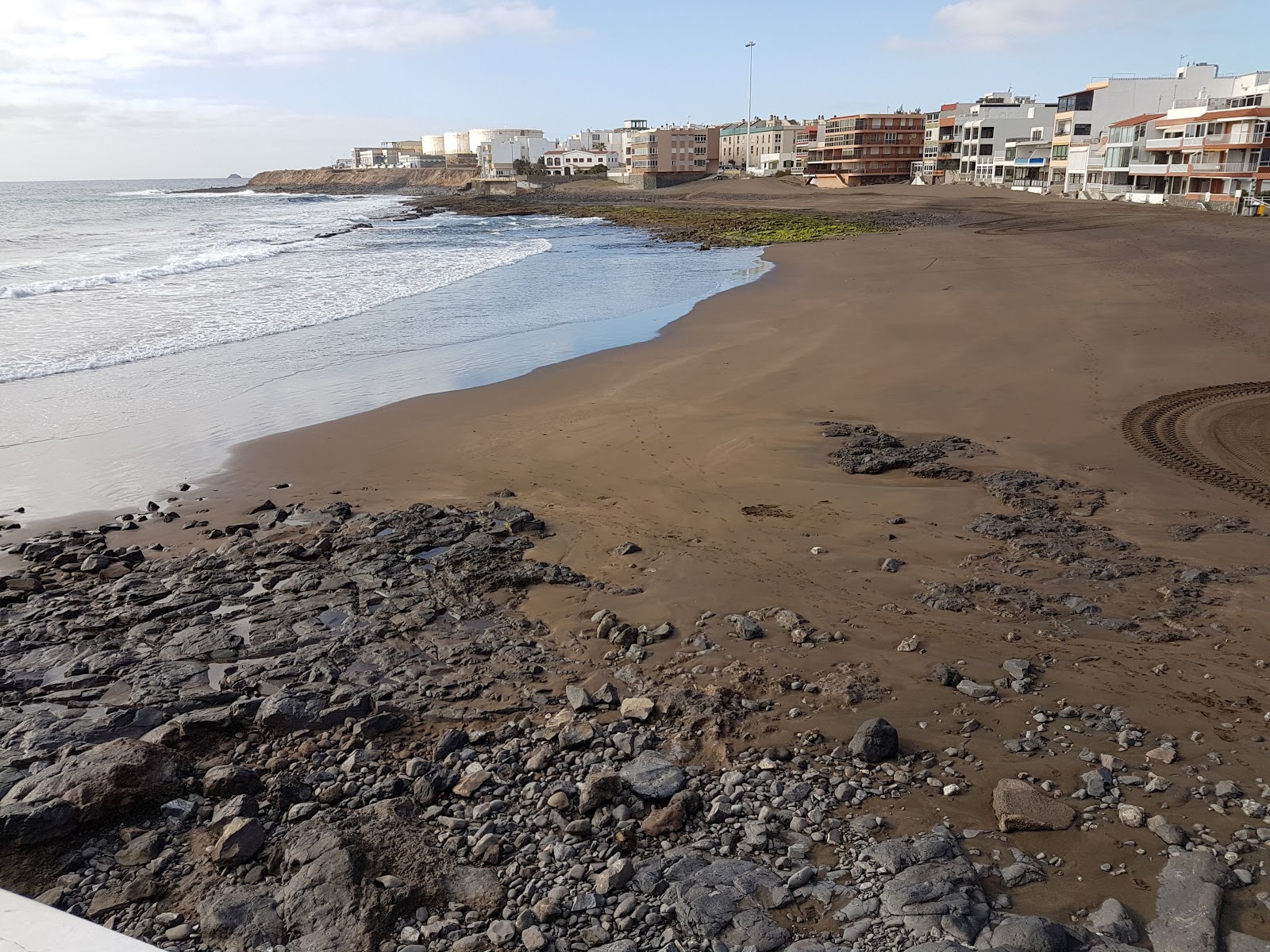 Foto di Playa de Salinetas con una superficie del acqua blu