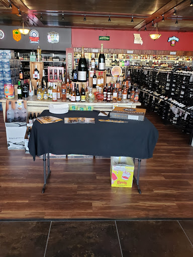 Liquor Store «Plaza Liquor», reviews and photos, 4500 Belleview Ave, Kansas City, MO 64111, USA