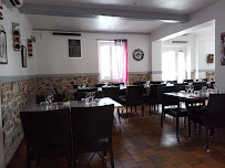 Atmosphère du Restaurant français Bar Restaurant Chez Bixente à Bardos - n°2