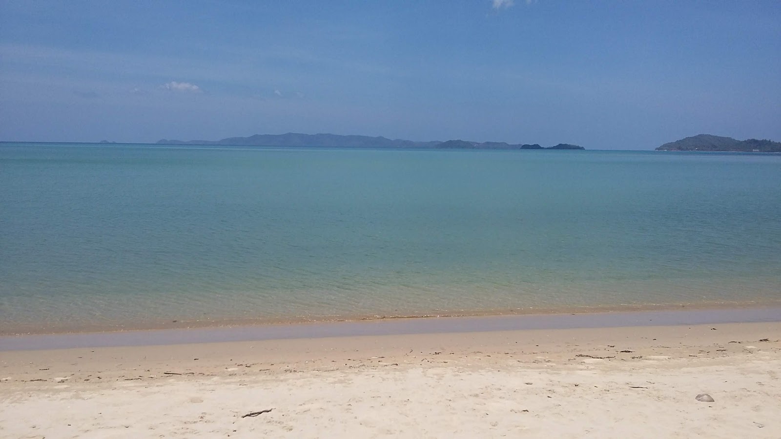 Foto av Kemdeng Beach med turkos rent vatten yta