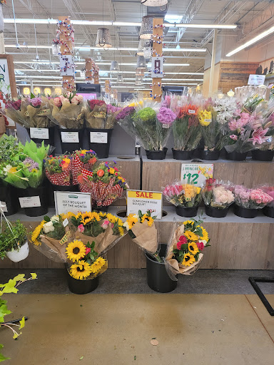 Grocery Store «Fresh Thyme Farmers Market- Lafayette», reviews and photos, 220 S Creasy Ln, Lafayette, IN 47905, USA