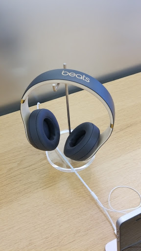 Computer Store «Apple Greenwich Avenue», reviews and photos, 356 Greenwich Ave, Greenwich, CT 06830, USA