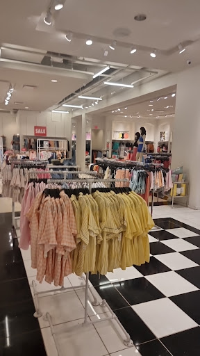 Clothing Store «Forever 21», reviews and photos, 5 Woodfield Mall, Schaumburg, IL 60173, USA