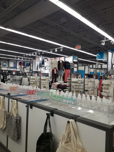 Clothing Store «Old Navy», reviews and photos, 1 Worcester Rd, Framingham, MA 01701, USA